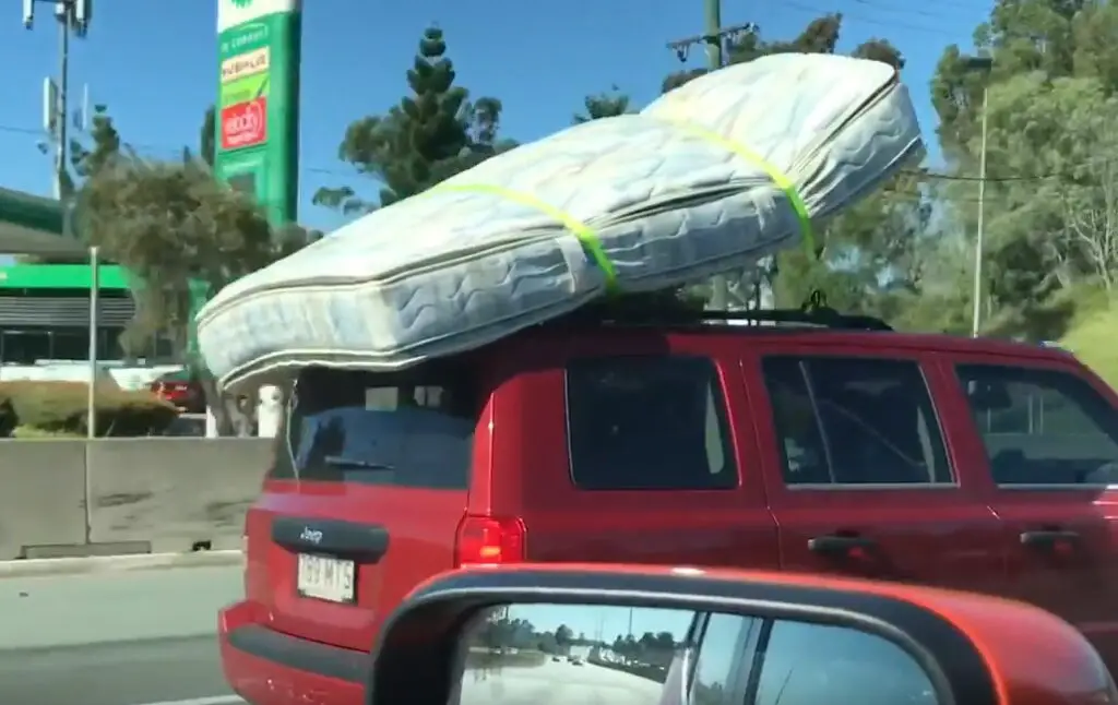 how to tie a mattress to a car roof rack